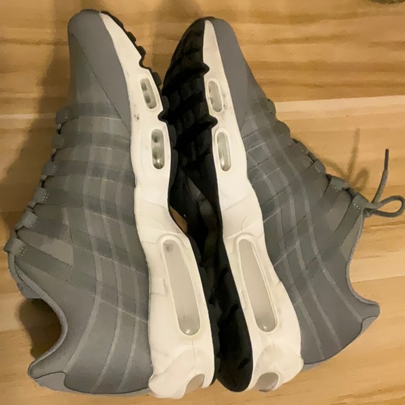 NIKE SIZE 9 - Picture 7 of 8